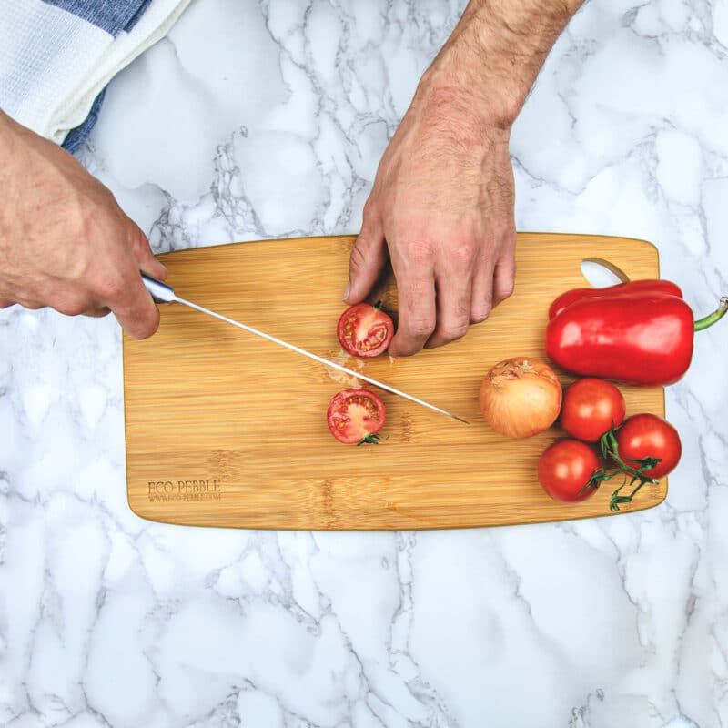 chopping board with tomato